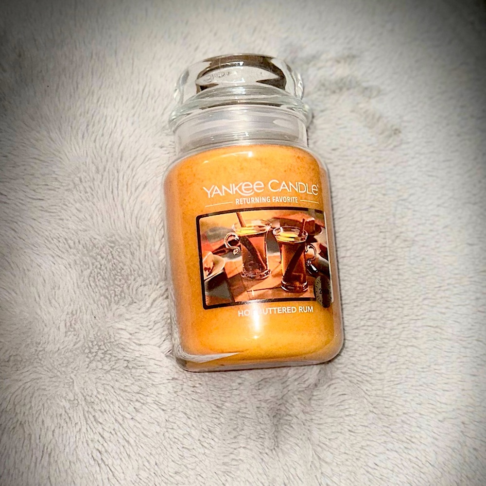 Yankee Candle “Hot Buttered Rum” 22 oz Single Wick